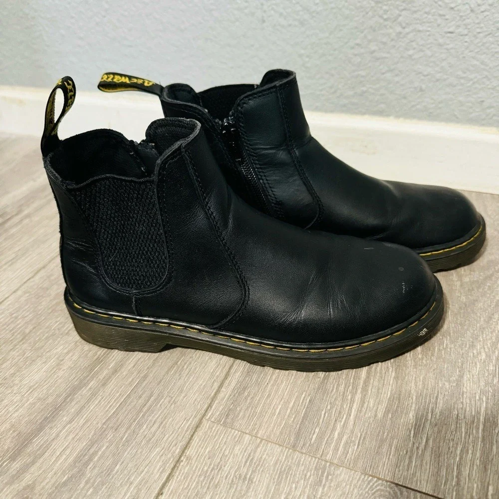 Dr. Martens Youth 2976 Slip Resistant Leather Chelsea Black‎ Casual Punk Boots 4